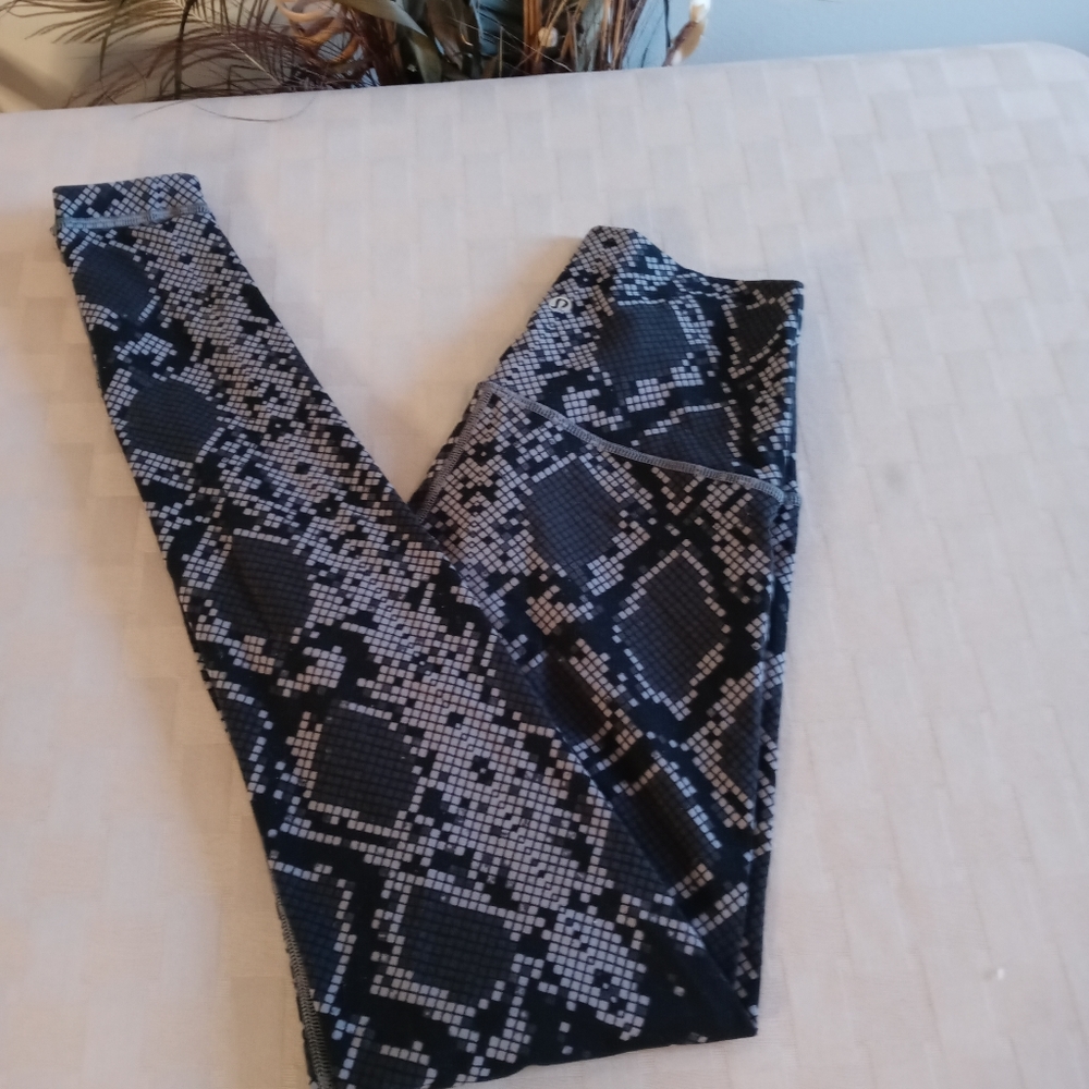 lululemon athletica Black & Gray Snake Print High-Rise Leggings - Picture 5 of 10